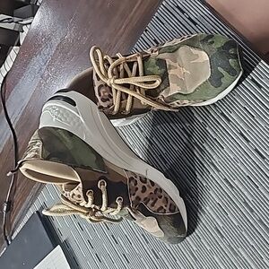 Steve Madden platform sneaker